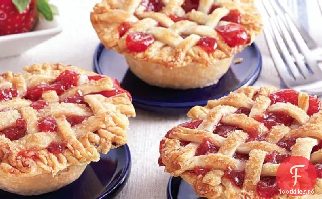 Mini Plăcinte Cu Zăbrele De Rubarbă Cu Căpșuni