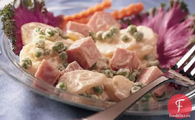 Salată cremoasă de șuncă și cartofi