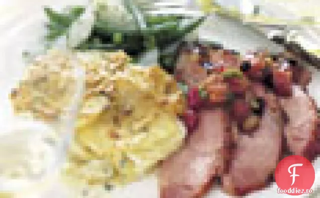 Șuncă la cuptor cu glazură de coacăz roșu muștar și chutney de rubarbă