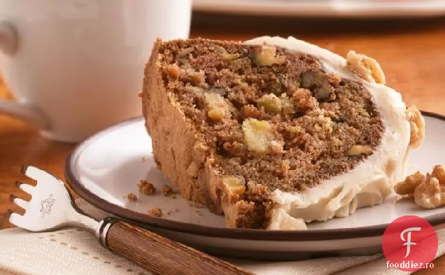 Tort de mere gros cu glazură de unt rumenit