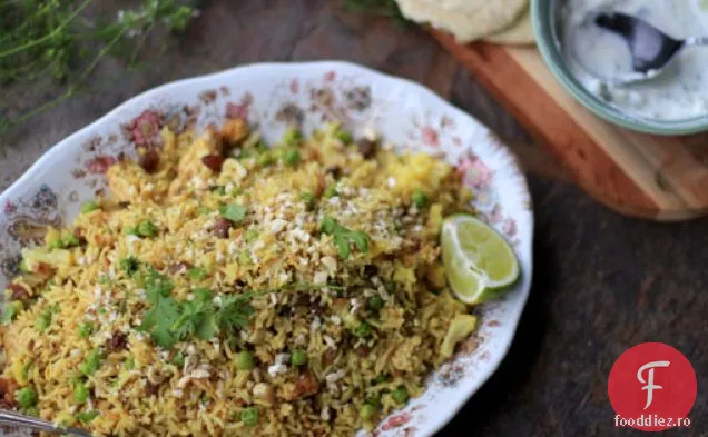 Tempeh Condimentat Și Pilaf Vegetarian De Conopidă