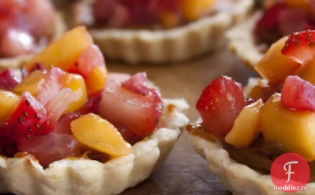 Tartele rustice umplute cu Dulce de Leche, căpșuni și Mango