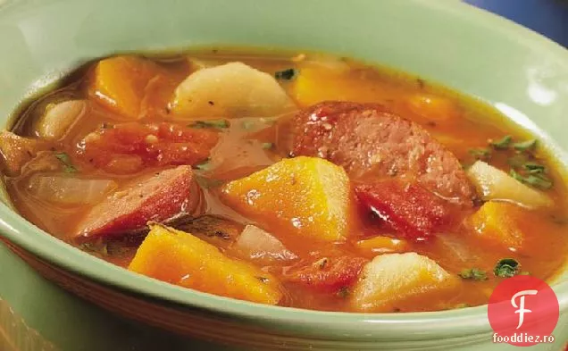 Caserola de legume și cârnați cu rădăcină de iarnă cu aragaz lent