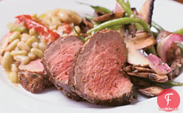 Filet prăjit de carne de vită cu muștar din cereale integrale și crustă de ierburi