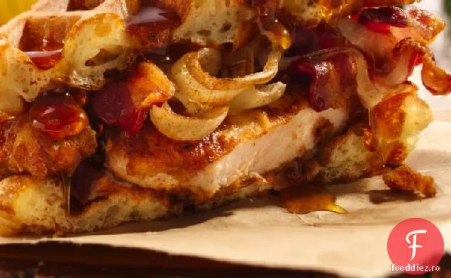 Sandwich cu pui prăjit Mantastic și vafe