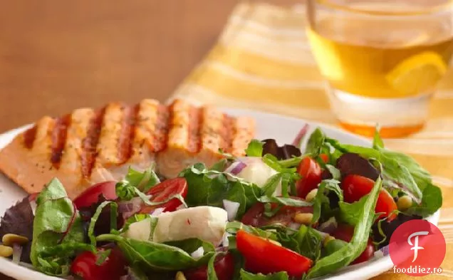 Salată Caprese cu verdeață
