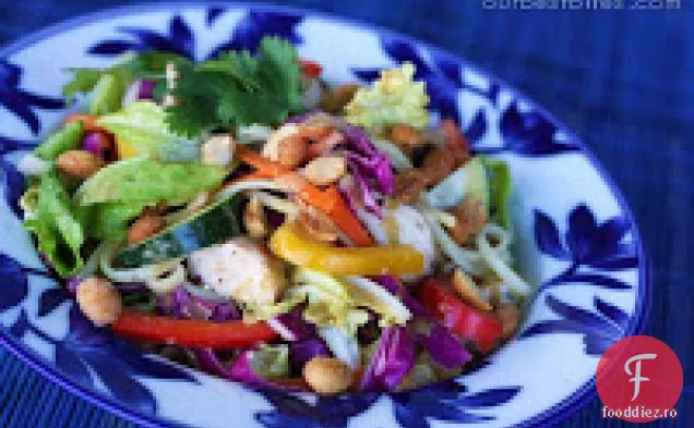 Salată Thailandeză De Tăiței De Arahide