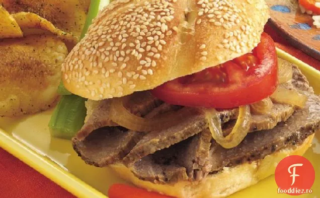 Slow-Aragaz Hot Friptură De Vită Sandwich-Uri Au Jus