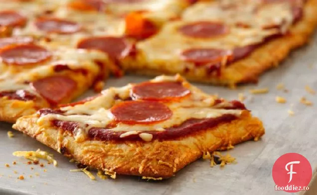 Pizza Cu Pepperoni Cu Crustă De Parmezan