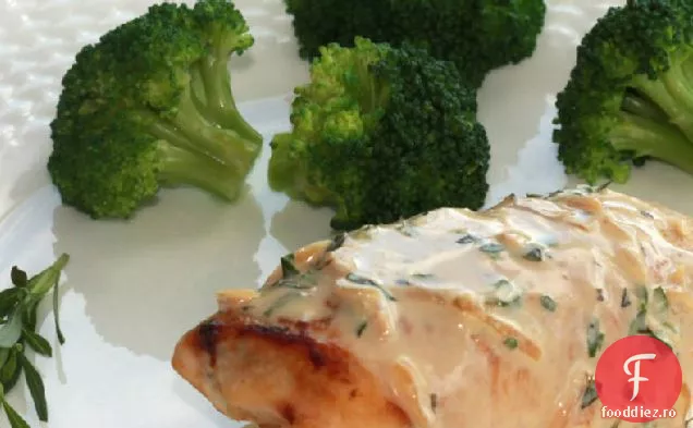 Piept de pui umplut cu creveți în sos de șampanie