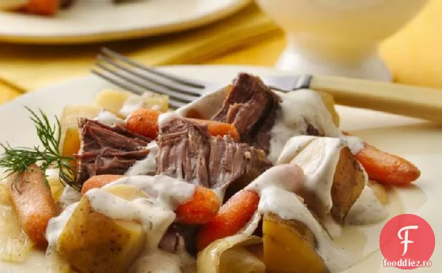 Friptură de oală cu aragaz lent cu sos cremos de mărar