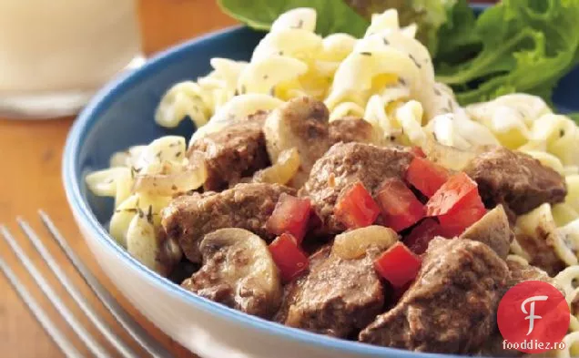 Slow-Aragaz Herbed Carne De Vită Stroganoff