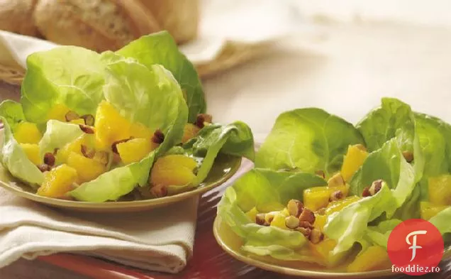 Salată de portocale-migdale în cupe de salată