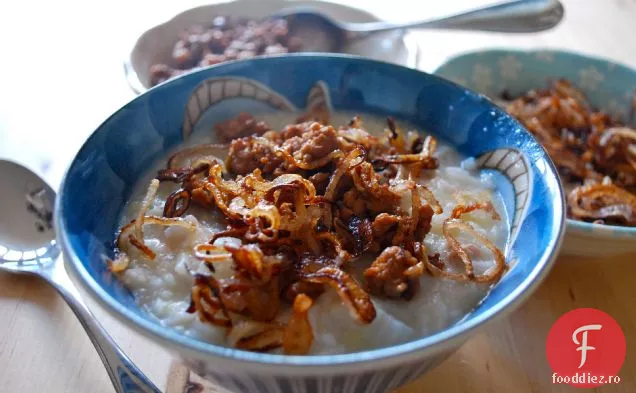 Congee Gingery Cu Carne De Porc Și Șalotă Crocantă