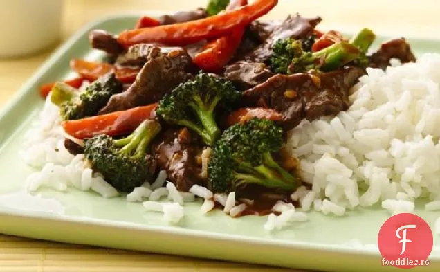 Se amestecă carnea de vită și Broccoli