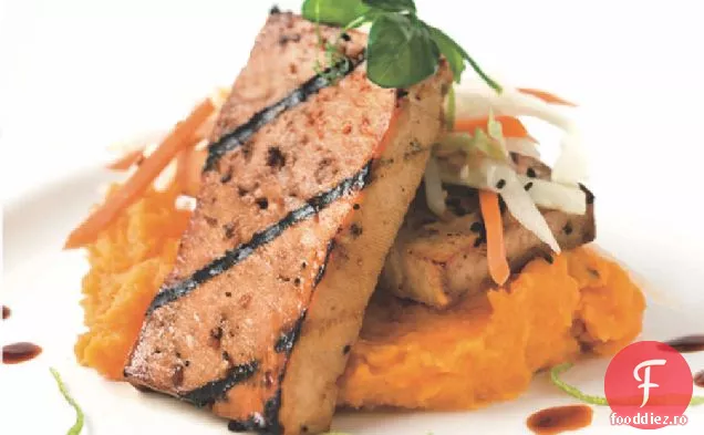 Tofu la grătar cu var de agave al lui Tal Ronnen, cu Slaw asiatic și piure de cartofi dulci