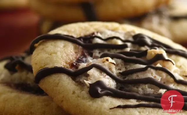 Zmeură Topped Macaroon Cookie-Uri