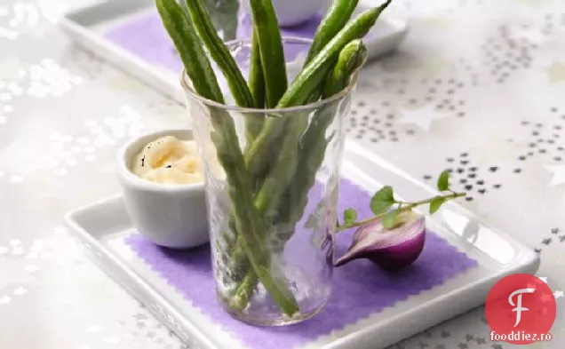 Fasole verde prăjită cu usturoi prăjit Aioli