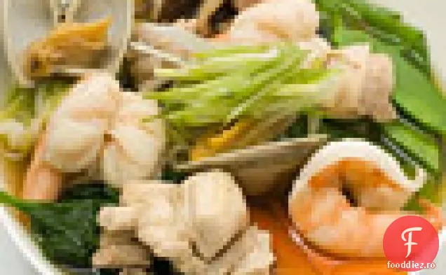 Fidea Udon cu pui, crustacee și legume