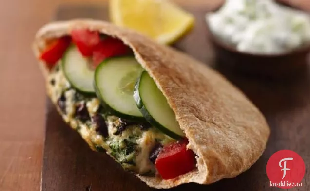 Burgeri greci de pui cu sos Tzatziki