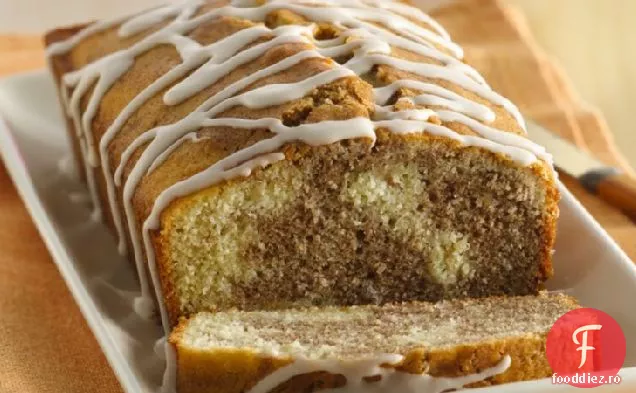 Tort de scorțișoară fără gluten cu burniță de vanilie