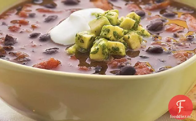 Supă de fasole neagră cu Salsa de Avocado