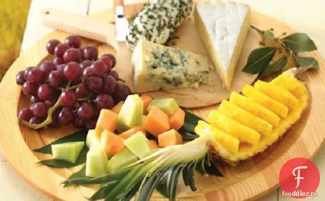 Platou de fructe și brânză