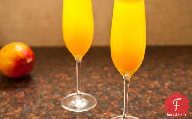 Cocktail De Șampanie Mango-Piersică
