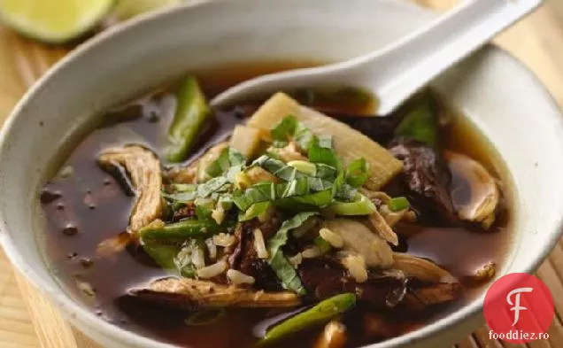 Supă Asiatică De Pui Cu Ciuperci