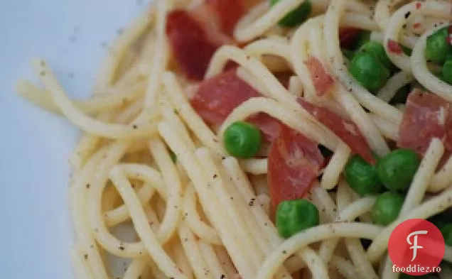 Pancetta Și Mazăre Cu Spaghete Și Ou