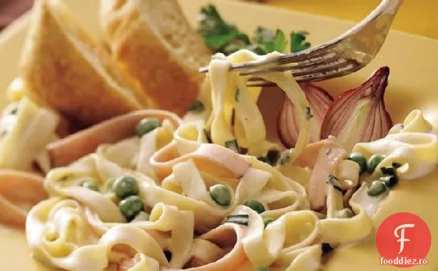 Șuncă cremoasă și Fettuccine