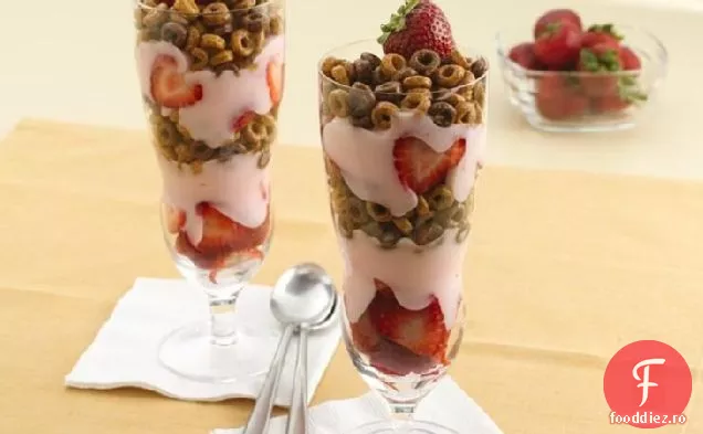 Capsuni-Ciocolata Cheerios Parfaits