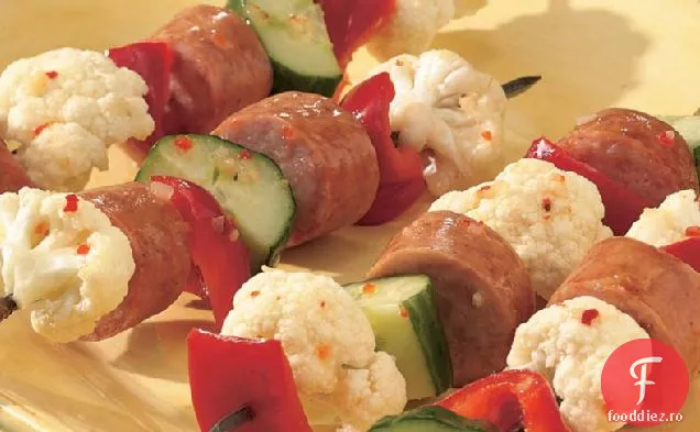 Cârnați afumați și Kabobs de legume