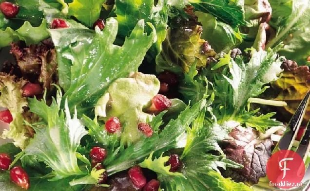 Verdeață de iarnă cu vinetă de rodie-șampanie