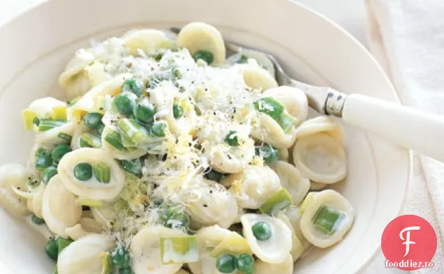 Orecchiette cu praz, mazăre și Pecorino