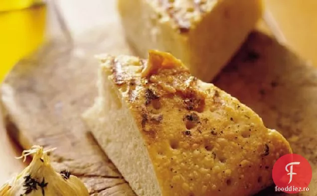 Focaccia cu usturoi la grătar