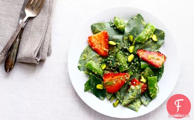 Salată Fava Green + Snap Pea Cu Sos Cremos De Avocado