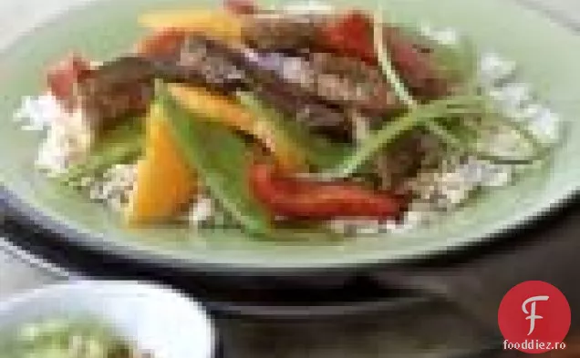 Carne de vită cu ardei și mazăre de zăpadă