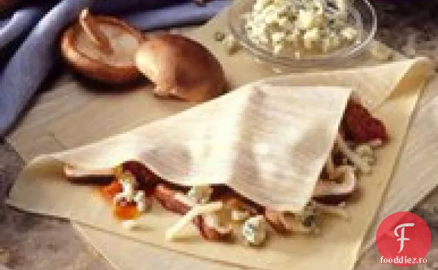 Calzone De Paste Cu Cârnați-Ciuperci