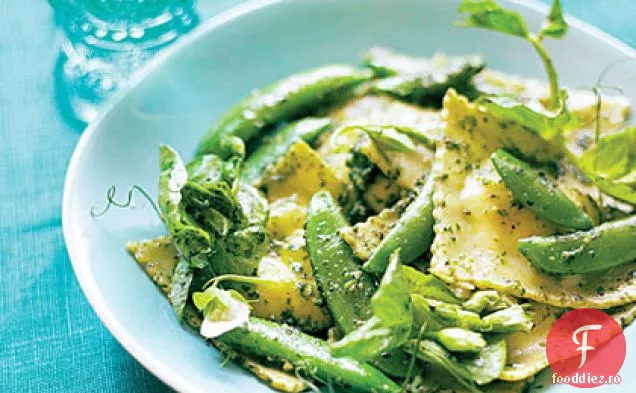 Ravioli cu mazăre, lăstari de mazăre și Pesto de mazăre mentolată