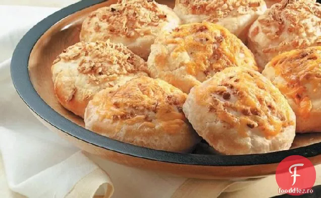 Biscuiți cu Cheddar și slănină