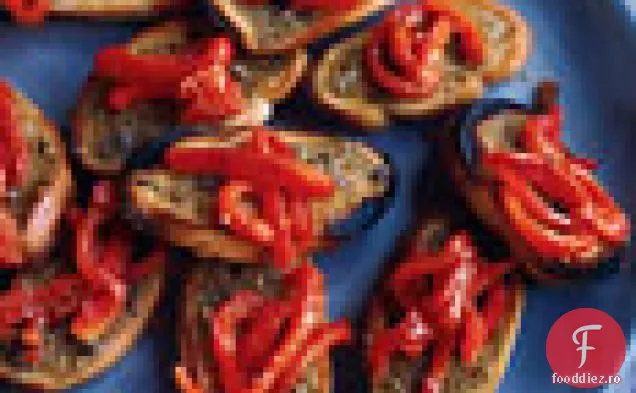 Toasturi de fenicul de hamsie cu ardei roșii prăjiți