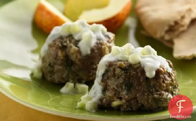 Mini pâini grecești din carne cu sos Tzatziki