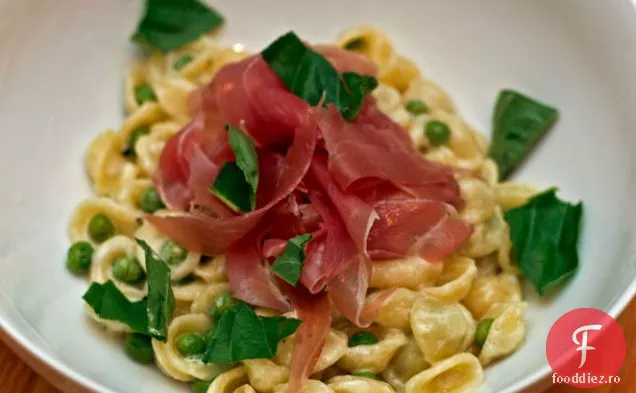 Cina in seara asta: Orecchiette cu mazăre, Prosciutto, și CR fra fra