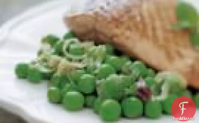 Braise Rapid De Mazăre De Primăvară Cu Lăstari De Ceapă Roșie