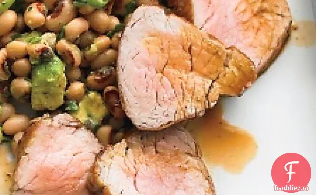 Filet de porc fript cu salată de mazăre cu ochi negri