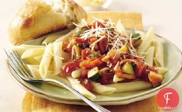 Penne cu legume în sos de roșii-busuioc