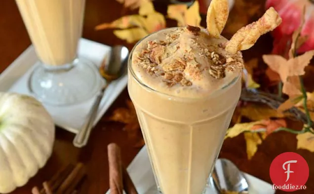 MilkShake de plăcintă cu dovleac cu paie de crustă de plăcintă