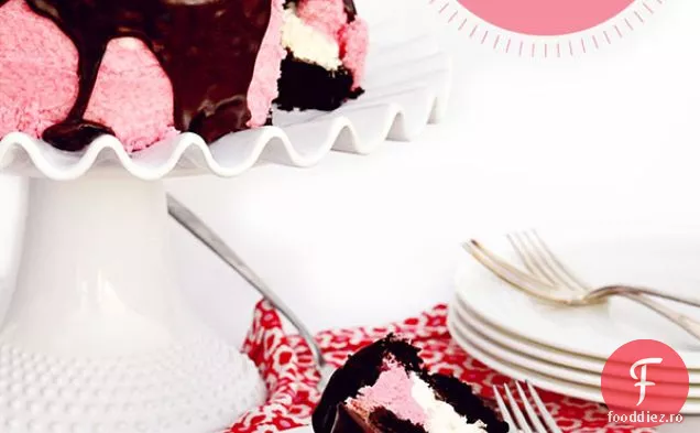Tort de Marshmallow cu ciocolată neagră cu cremă de unt de zmeură
