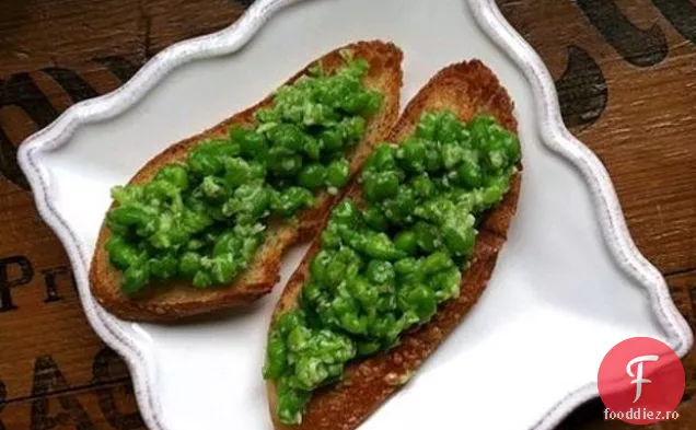 Crostini De Mazăre Și Parmezan